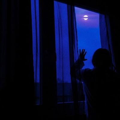 芯片股爆发ARM涨16% ，黄金收复4500美元，中概股闪耀京东涨8%